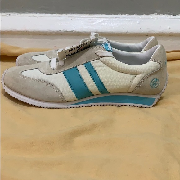 Sneakers - Picture 2 of 4